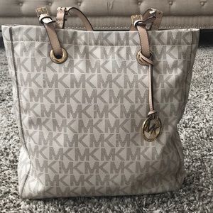 Michael Kors Jet Set Handbag White Leather